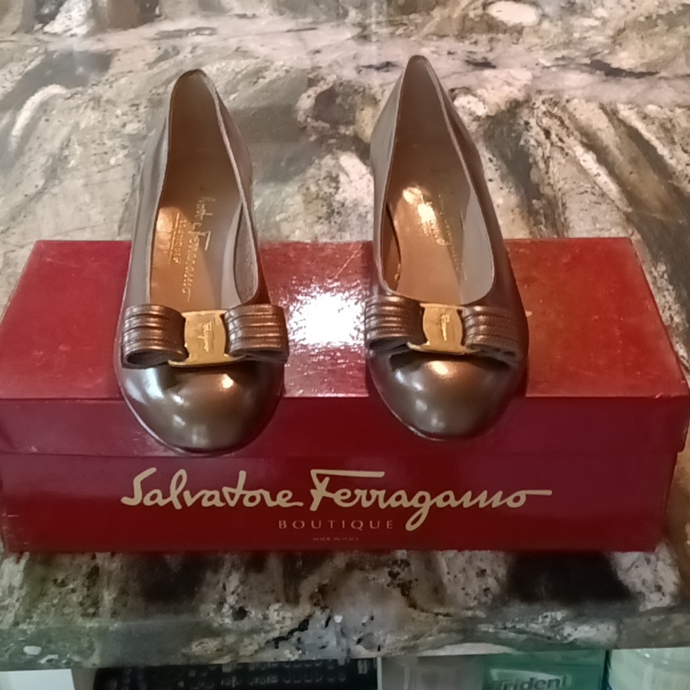 Never worn Women's Salvatore Ferragamo Classic Heels